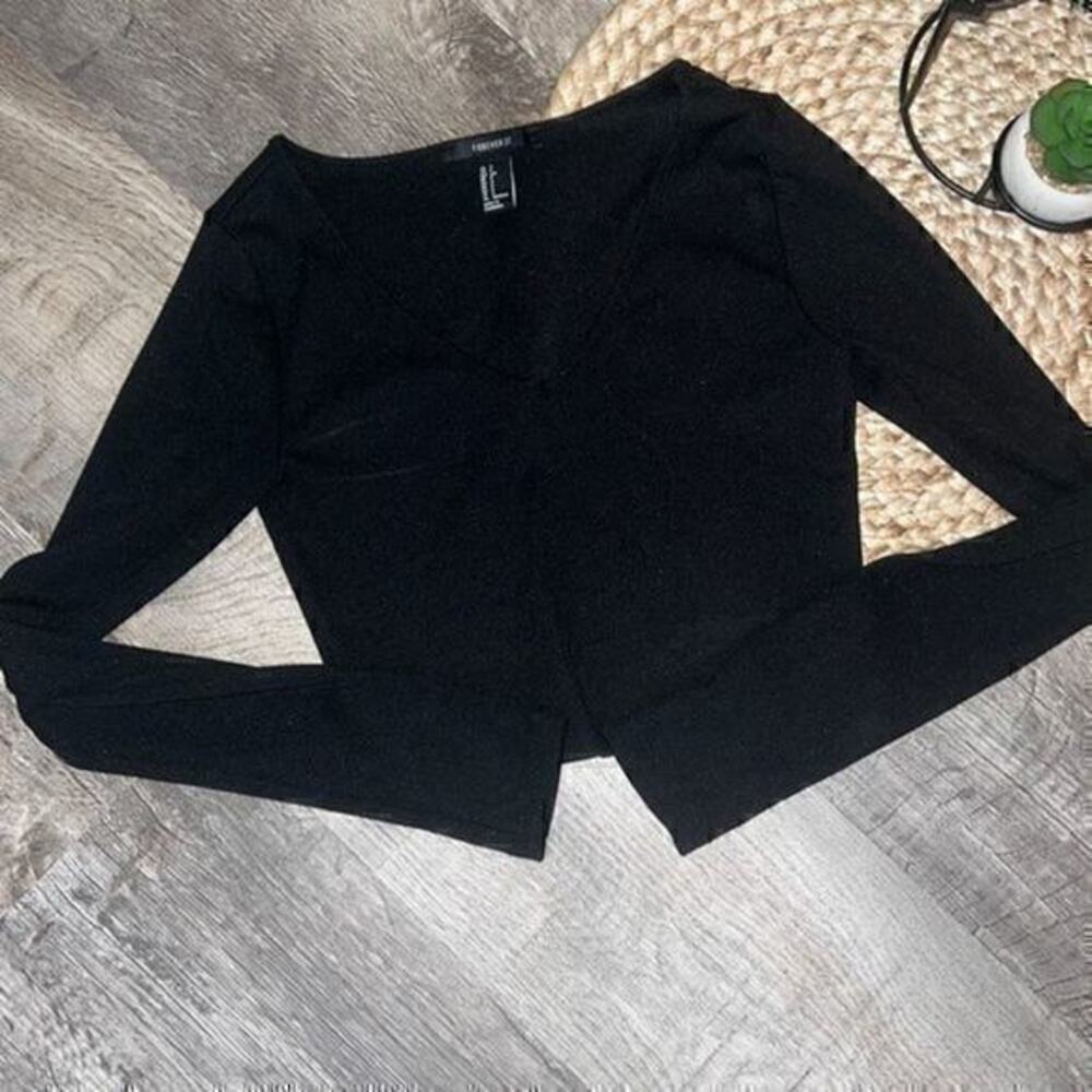 Forever 21 black vneck long sleeve size small